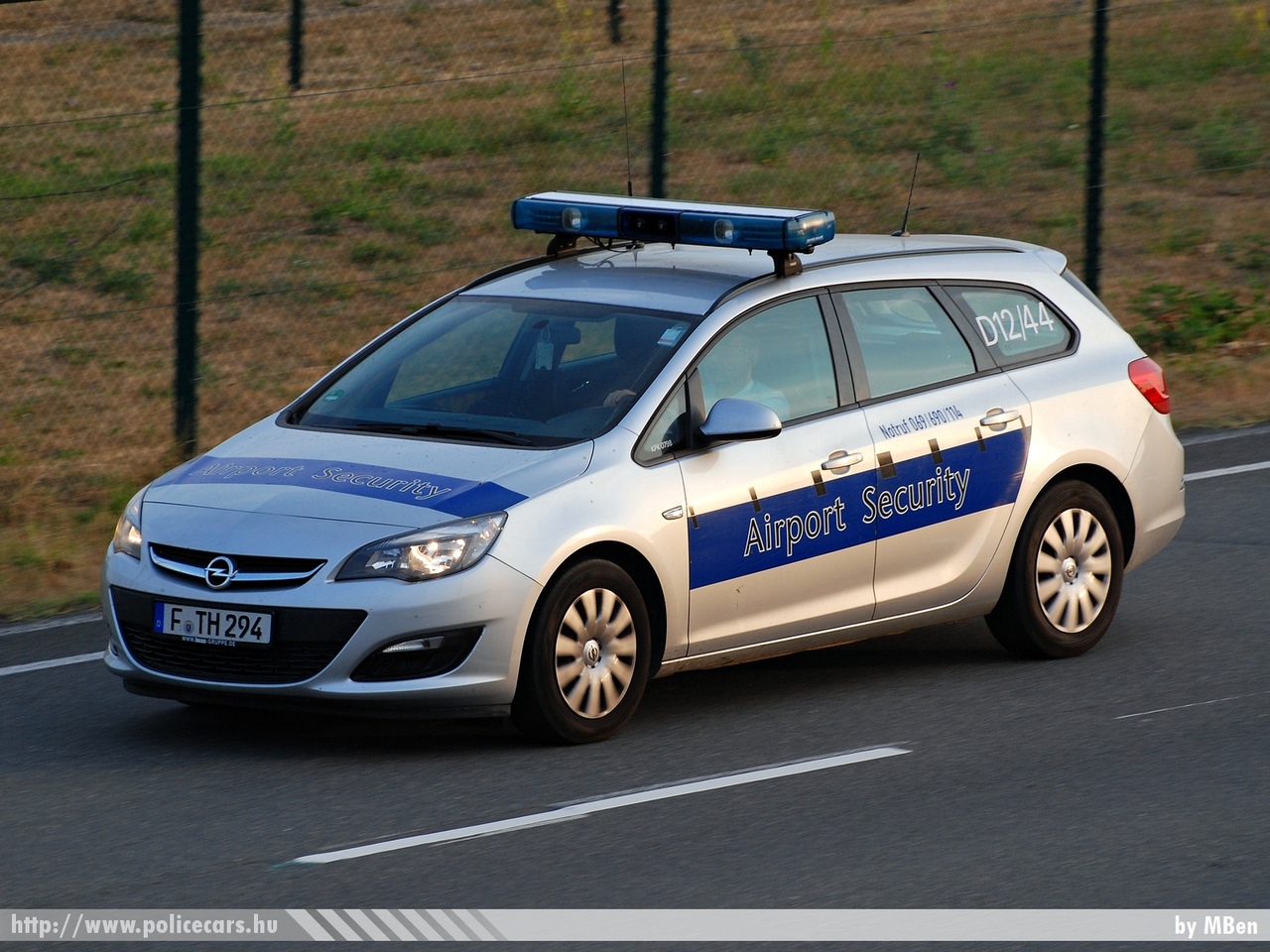 Opel Astra J, Frankfurt, Airport Security, fotó: MBen
Keywords: német Németország Germany german