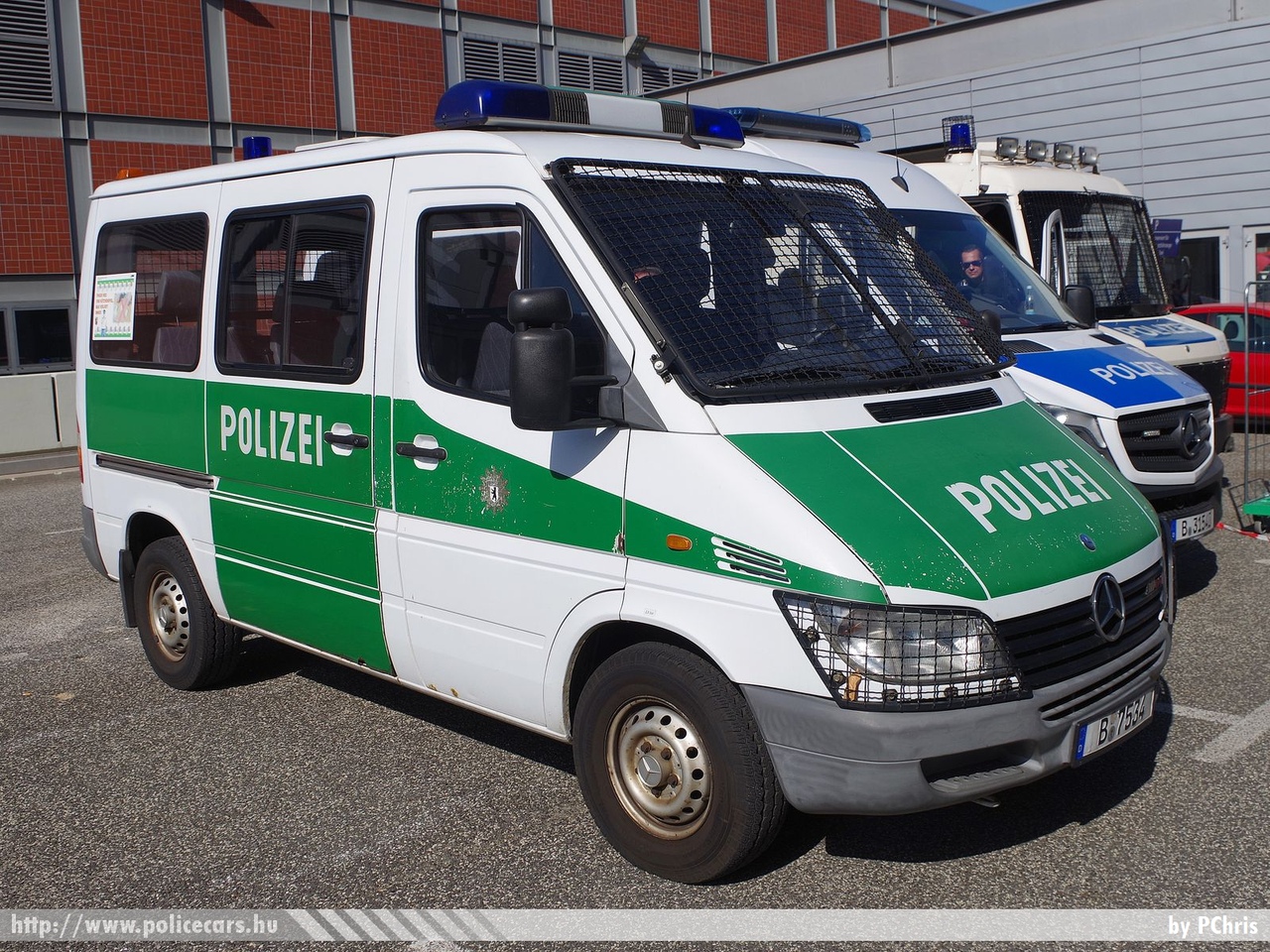 Mercedes Sprinter, fotó: PChris
Keywords: német Németország rendőr rendőrautó rendőrség german Germany police policecar