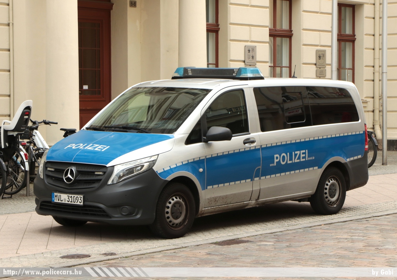 Mercedes Vito, fotó: Gabi
Keywords: német Németország rendőr rendőrautó rendőrség german Germany police policecar