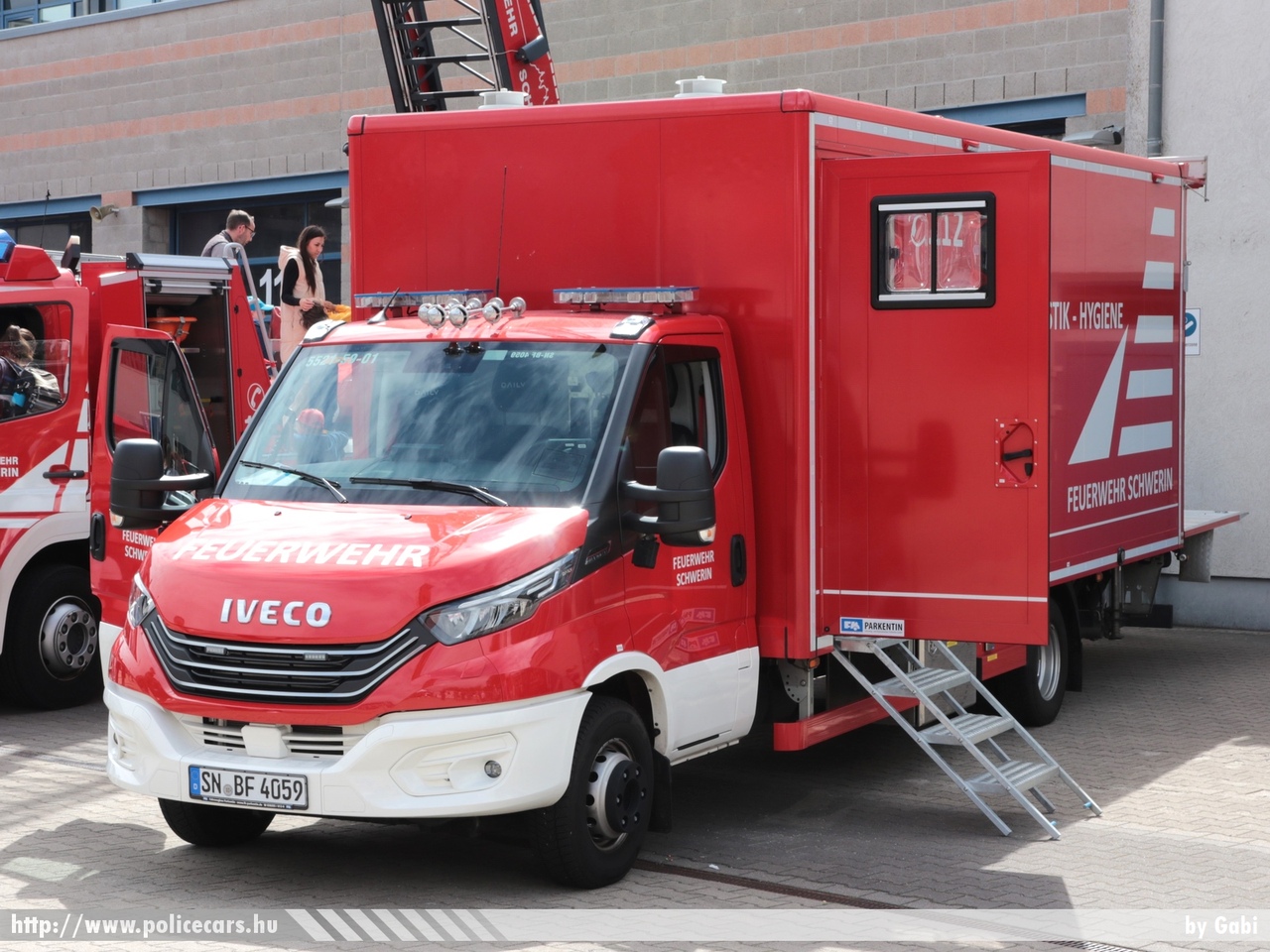 Iveco Daily Gerätewagen Logistik-Hygiene, Feuerwehr Schwerin, fotó: Gabi
Keywords: német Németország tûzoltó tûzoltóautó tûzoltóság Germany german fire firetruck