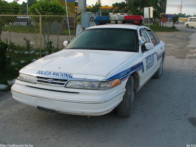 Ford Crown Victoria, fotó: Crx
Keywords: dominikai Dominika rendőrautó rendőr rendőrség