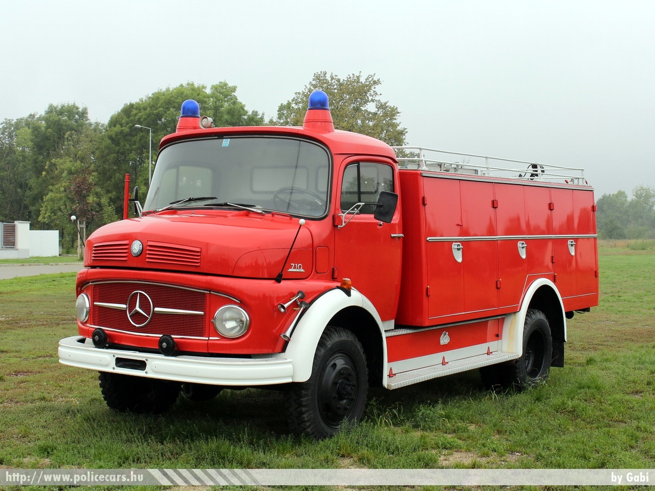 Mercedes-Benz 710, fotó: Gabi
Keywords: tûzoltó tûzoltóautó fire firetruck hungarian Hungary magyar Magyarország