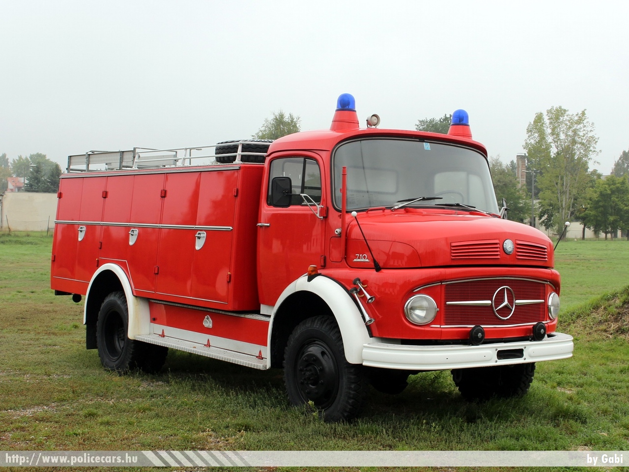 Mercedes-Benz 710, fotó: Gabi
Keywords: tûzoltó tûzoltóautó fire firetruck hungarian Hungary magyar Magyarország