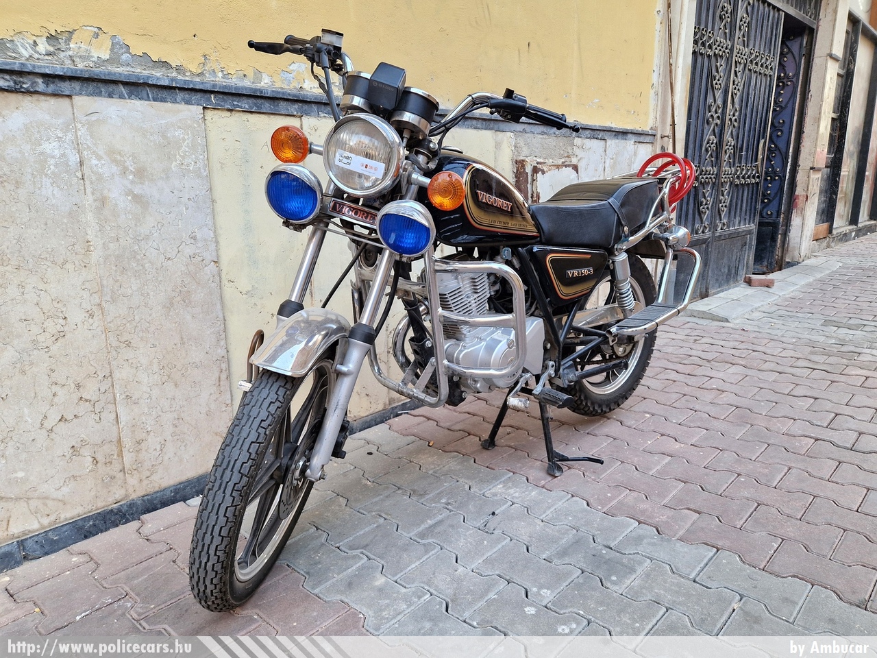Vigorey VR150-3, fotó: Ambucar
Keywords: rendőr rendőrmotor rendőrség egyiptomi Egyiptom egypt policebike police policemotorcycle