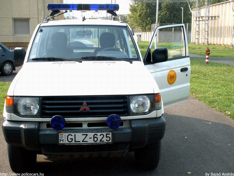Mitsubishi Pajero, fotó: Bazsó András
Keywords: ELMÛ elektromos mûvek GLZ-625