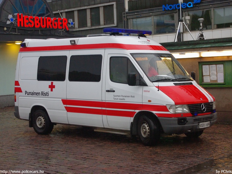 Mercedes-Benz Sprinter, fotó: PChris
Keywords: finn Finnország mentő mentőautó