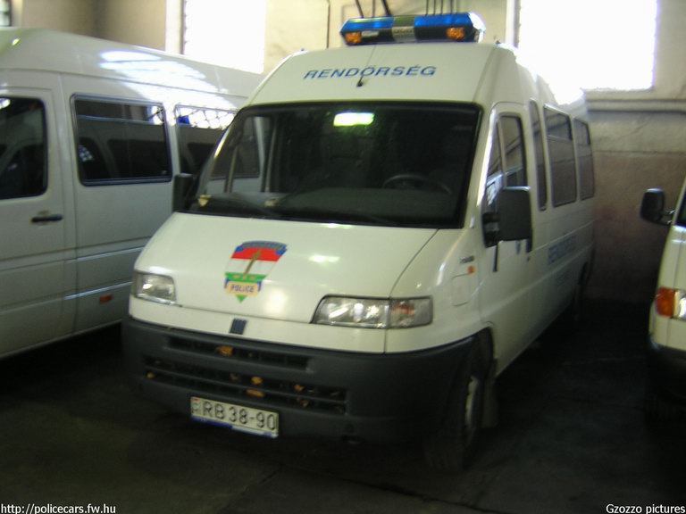 Fiat Ducato, fotó: Gzozzo pictures
Keywords: rendőr rendőrautó rendőrség RB38-90