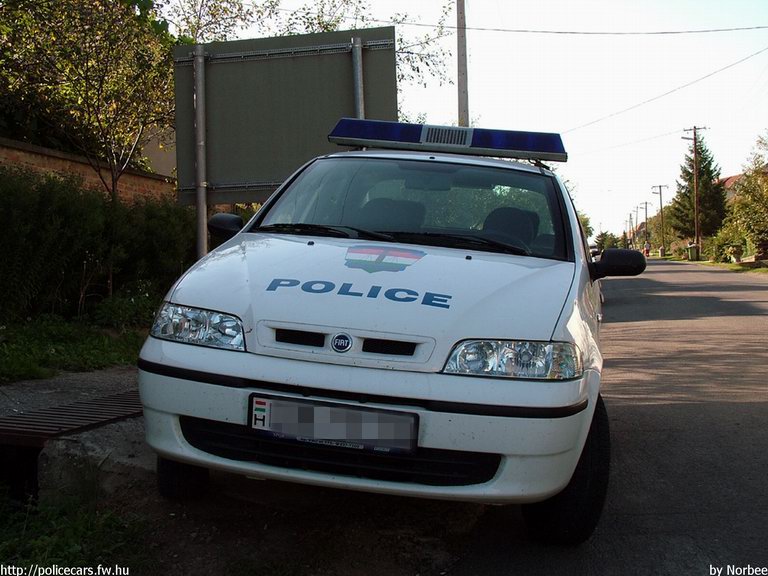 Fiat Albea, fotó: Norbee
Keywords: rendőr rendőrautó rendőrség
