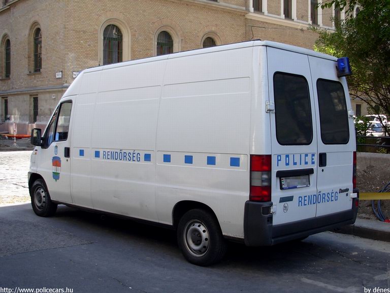 Fiat Ducato, fotó: dénes
Keywords: rendőr rendőrautó rendőrség
