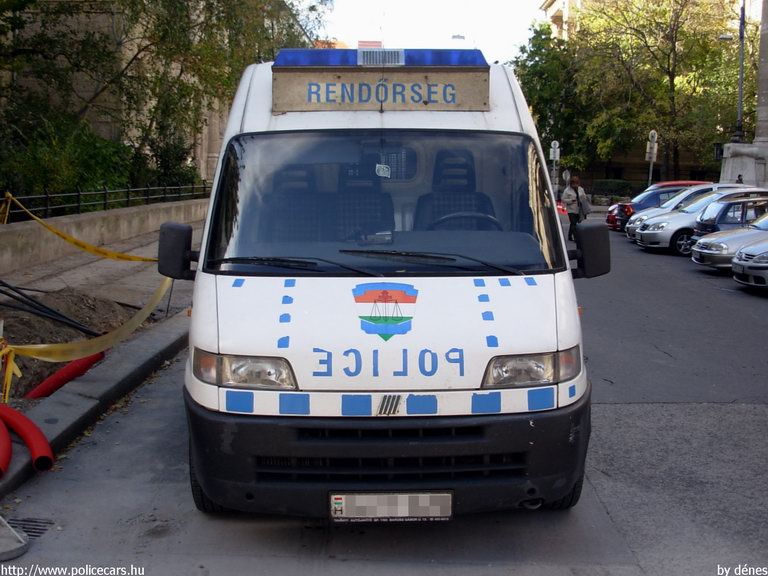 Fiat Ducato, fotó: dénes
Keywords: rendőr rendőrautó rendőrség