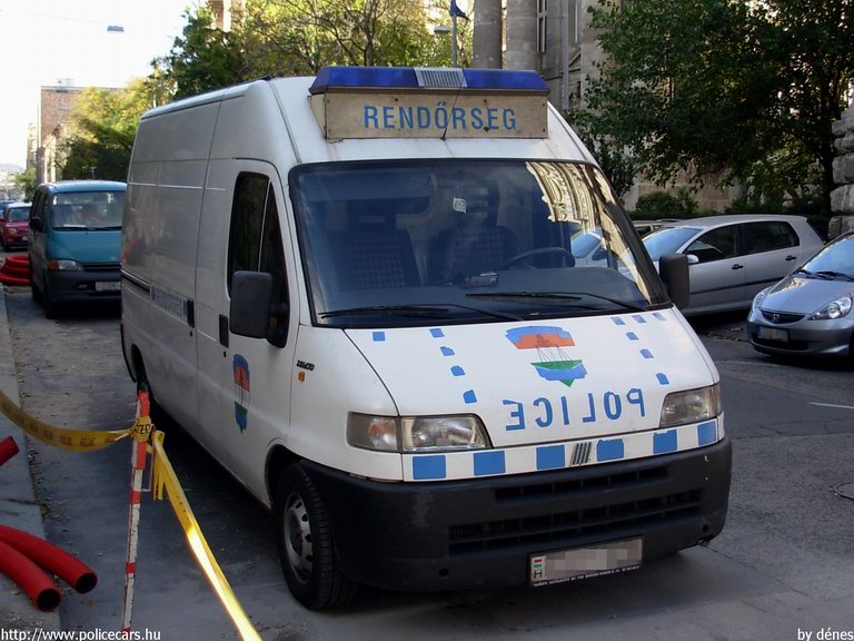Fiat Ducato, fotó: dénes
Keywords: rendőr rendőrautó rendőrség