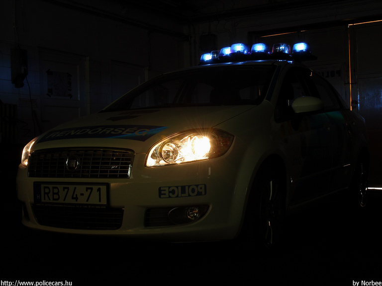 Fiat Linea, fotó: Norbee
Keywords: rendőr rendőrautó rendőrség magyar Magyarország RB74-71