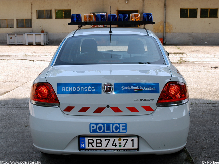 Fiat Linea, fotó: Norbee
Keywords: rendőr rendőrautó rendőrség magyar Magyarország RB74-71