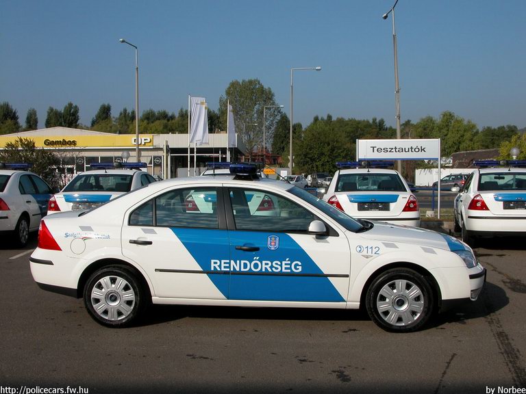 Ford Mondeo, fotó: Norbee
Keywords: rendőrség rendőrautó rendőr magyar Magyarország