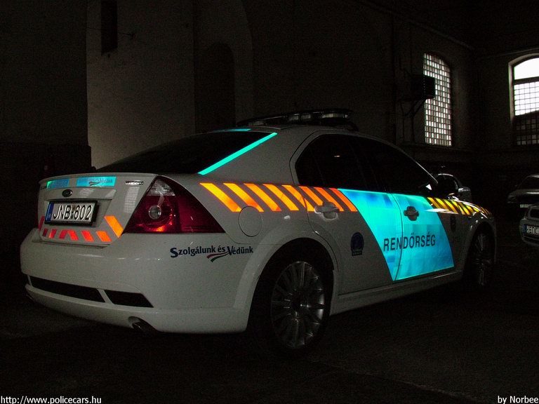 Ford Mondeo ST, fotó: Norbee
Keywords: rendőrség rendőrautó rendőr magyar Magyarország JNB-602
