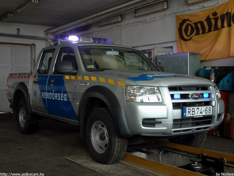 Ford Ranger, Pest Megyei Rendõr-fõkapitányság, fotó: Norbee
Keywords: rendőrség rendőrautó rendőr magyar Magyarország RB74-68