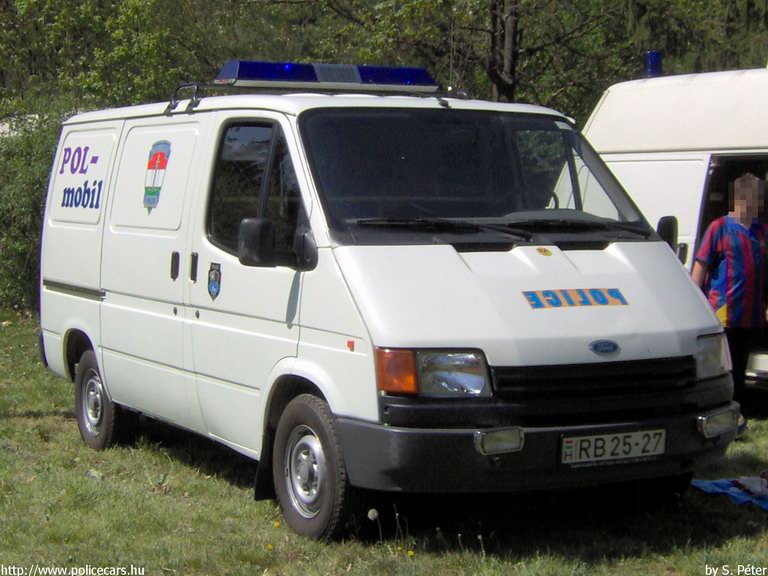 Ford Transit, fotó: S. Péter
Keywords: rendőrség rendőrautó rendőr magyar Magyarország RB25-27
