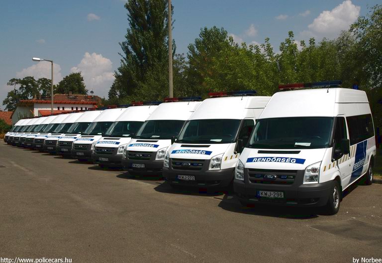 Ford Transit, fotó: Norbee
Keywords: rendőrség rendőrautó rendőr magyar Magyarország KWJ-296