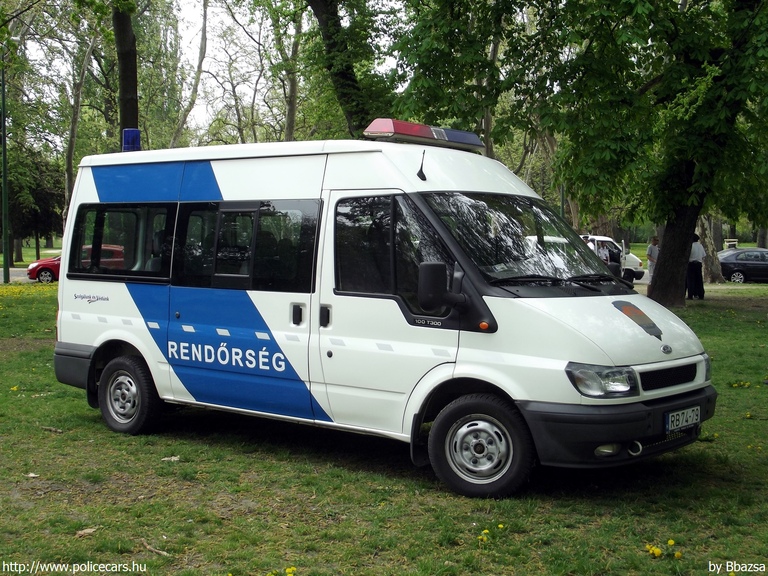 Ford Transit, fotó: Bbazsa
Keywords: rendőrség rendőr rendőrautó magyar Magyarország RB74-79