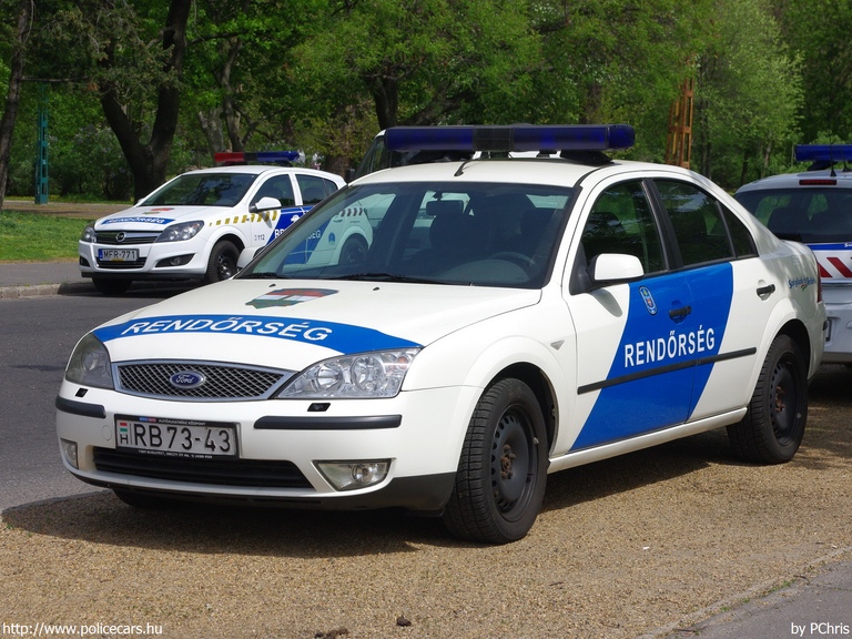 Ford Mondeo, fotó: PChris
Keywords: rendőrség rendőr rendőrautó magyar Magyarország RB73-43