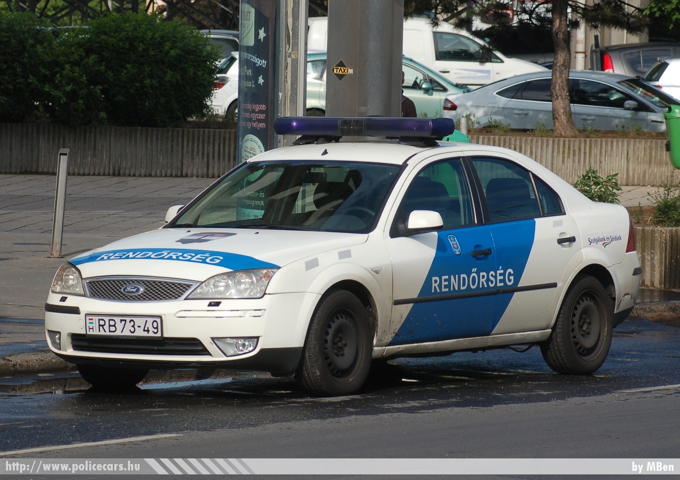 Ford Mondeo, fotó: MBen
Keywords: rendőr rendőrautó rendőrség magyar Magyarország hungarian Hungary police policecar RB73-49
