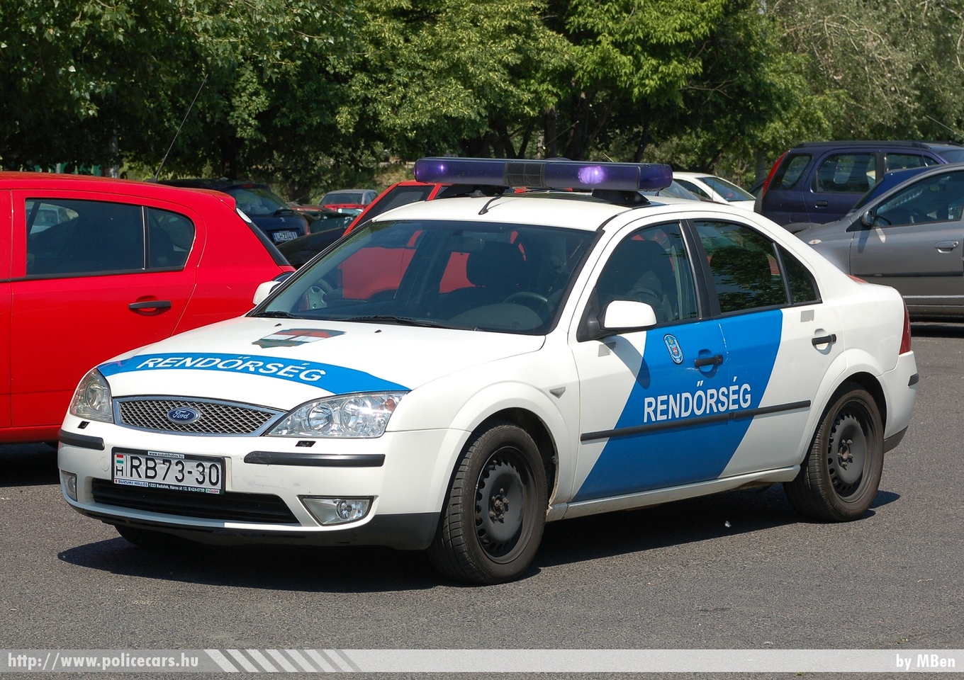 Ford Mondeo, fotó: MBen
Keywords: rendőr rendőrautó rendőrség magyar Magyarország hungarian Hungary police policecar RB73-30