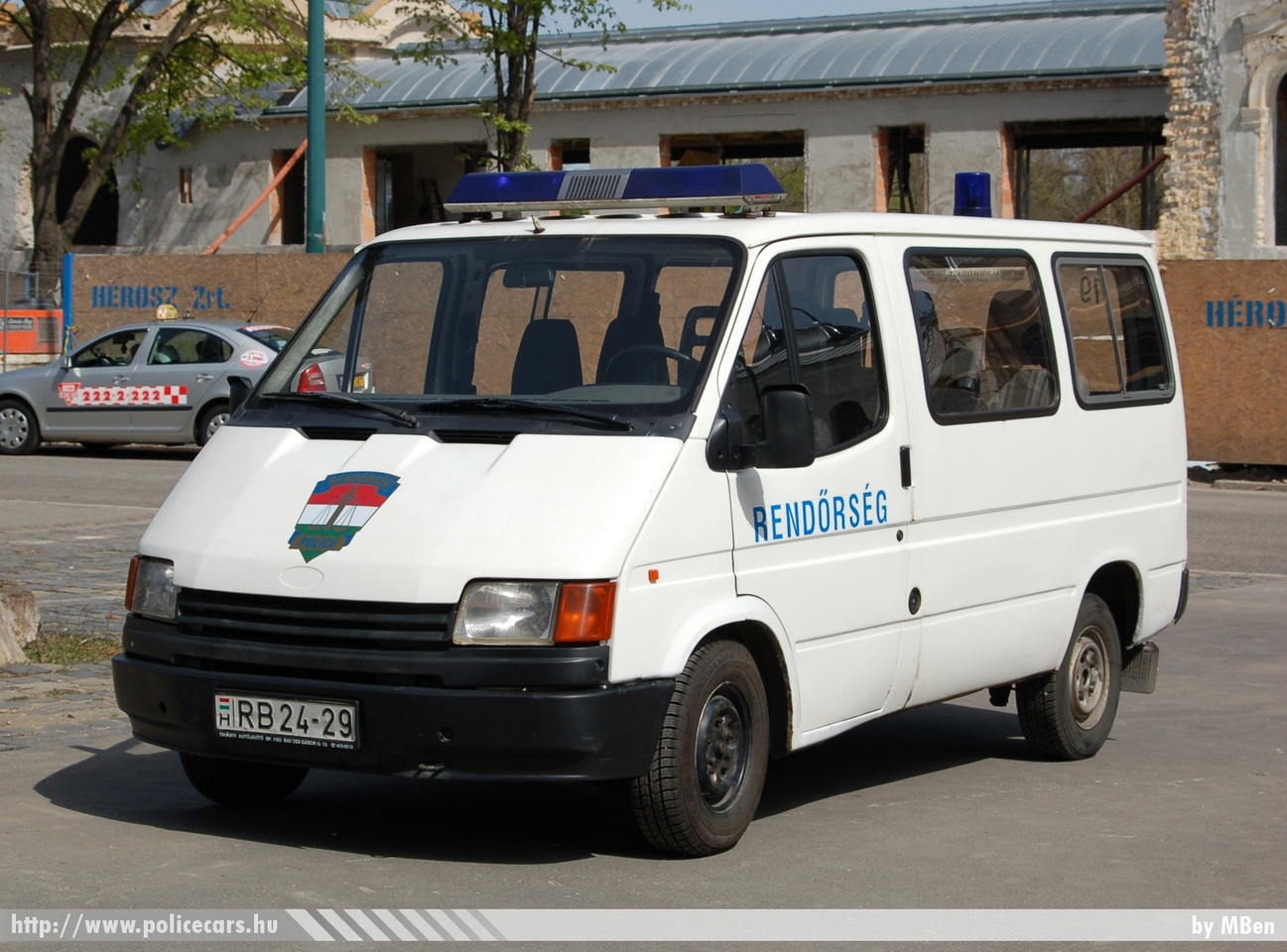 Ford Transit, fotó: MBen
Keywords: rendőr rendőrautó rendőrség magyar Magyarország hungarian Hungary police policecar RB24-29