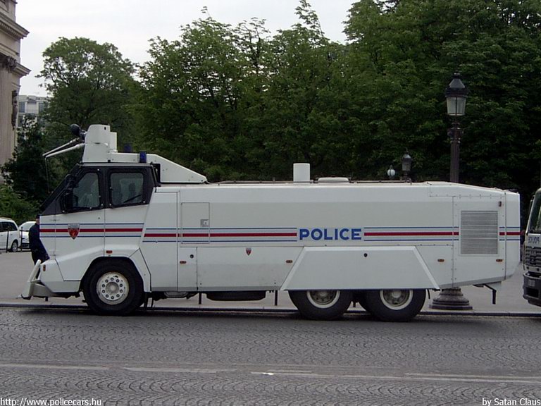 fotó: Satan Claus
Keywords: rendőr rendőrautó rendőrség Franciaország francia