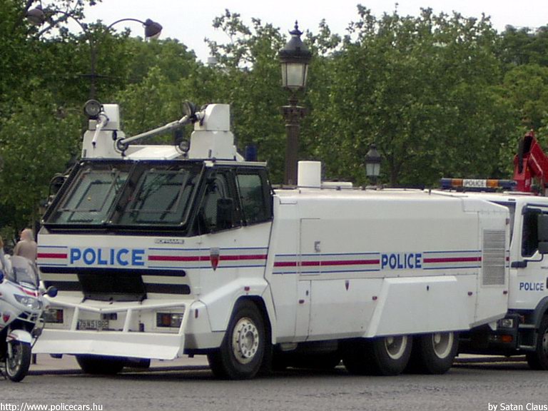 fotó: Satan Claus
Keywords: rendőr rendőrautó rendőrség Franciaország francia