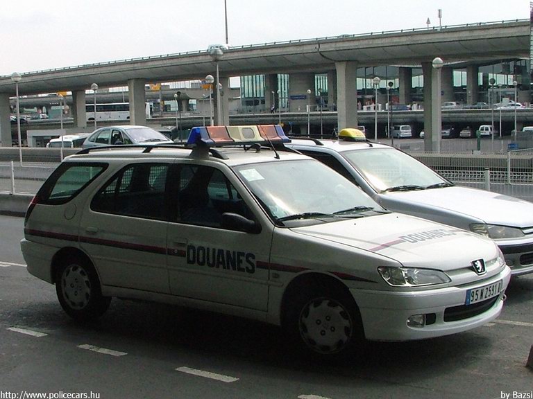 Peugeot 306, fotó: Bazsi
Keywords: rendőr rendőrautó rendőrség Franciaország francia vám