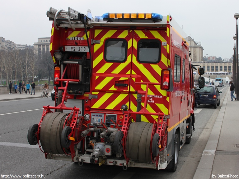 Renault Midlum 220, fotó: BakosPhoto
Keywords: tûzoltó tûzoltóautó tûzoltóság francia Franciaország