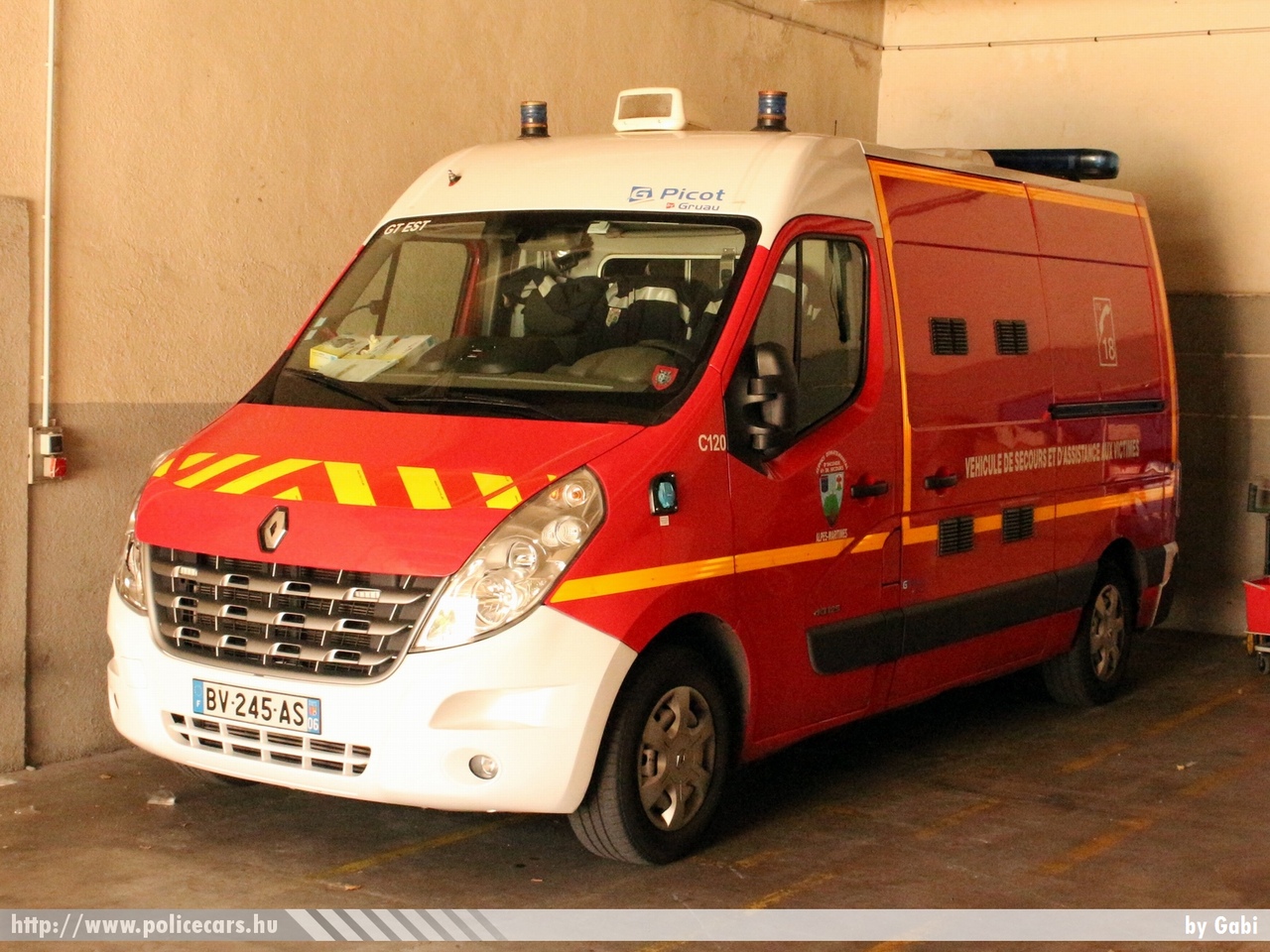 Renault Mascott, fotó: Gabi
Keywords: francia tûzoltó tûzoltóautó tûzoltóság Franciaország