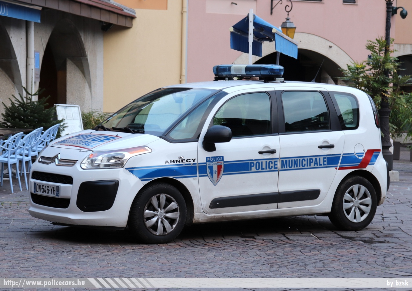 Citroen C3 Picasso, fotó: bzsk
Keywords: francia Franciaország rendőr rendőrautó rendőrség french France police policecar