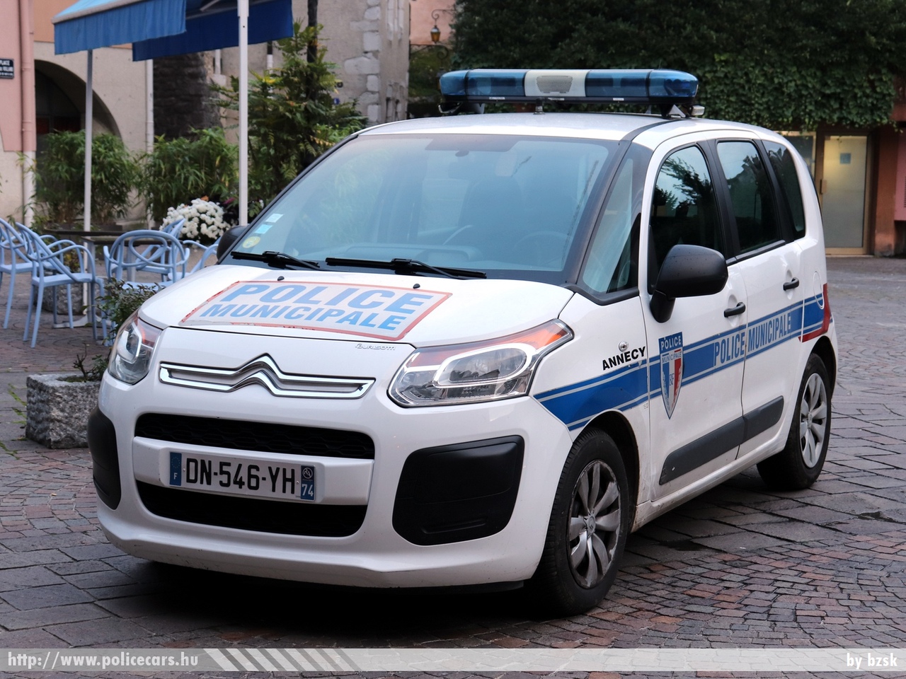 Citroen C3 Picasso, fotó: bzsk
Keywords: francia Franciaország rendőr rendőrautó rendőrség french France police policecar