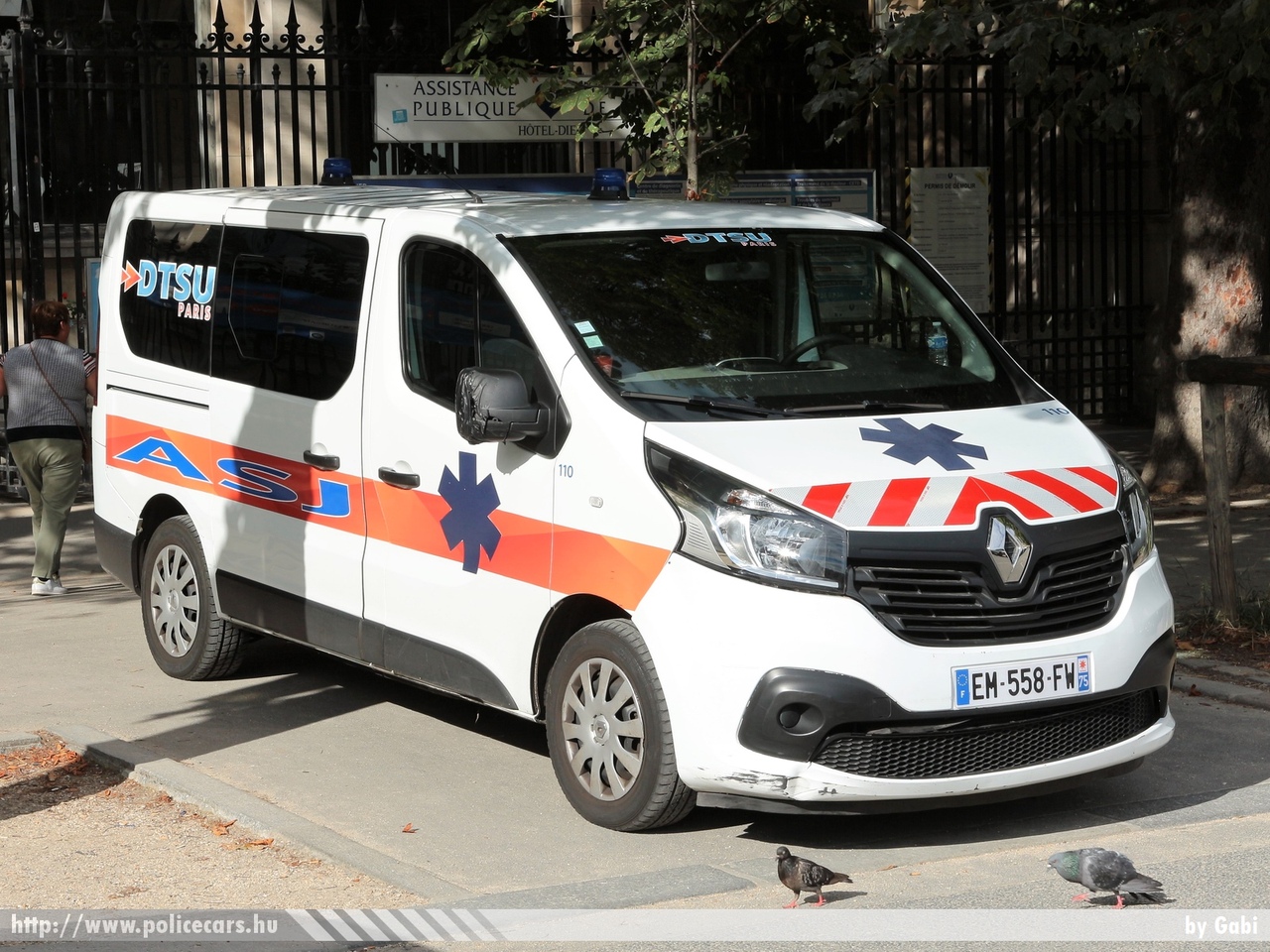Renault Trafic, fotó: Gabi
Keywords: mentő mentőautó francia Franciaország french France ambulance