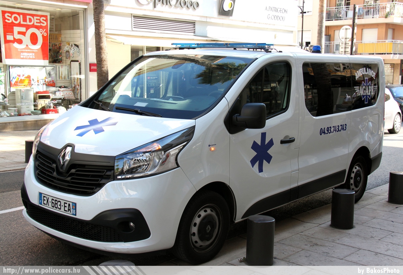 Renault Trafic, Ambulance Agape, fotó: BakosPhoto
Keywords: mentő mentőautó francia Franciaország french France ambulance