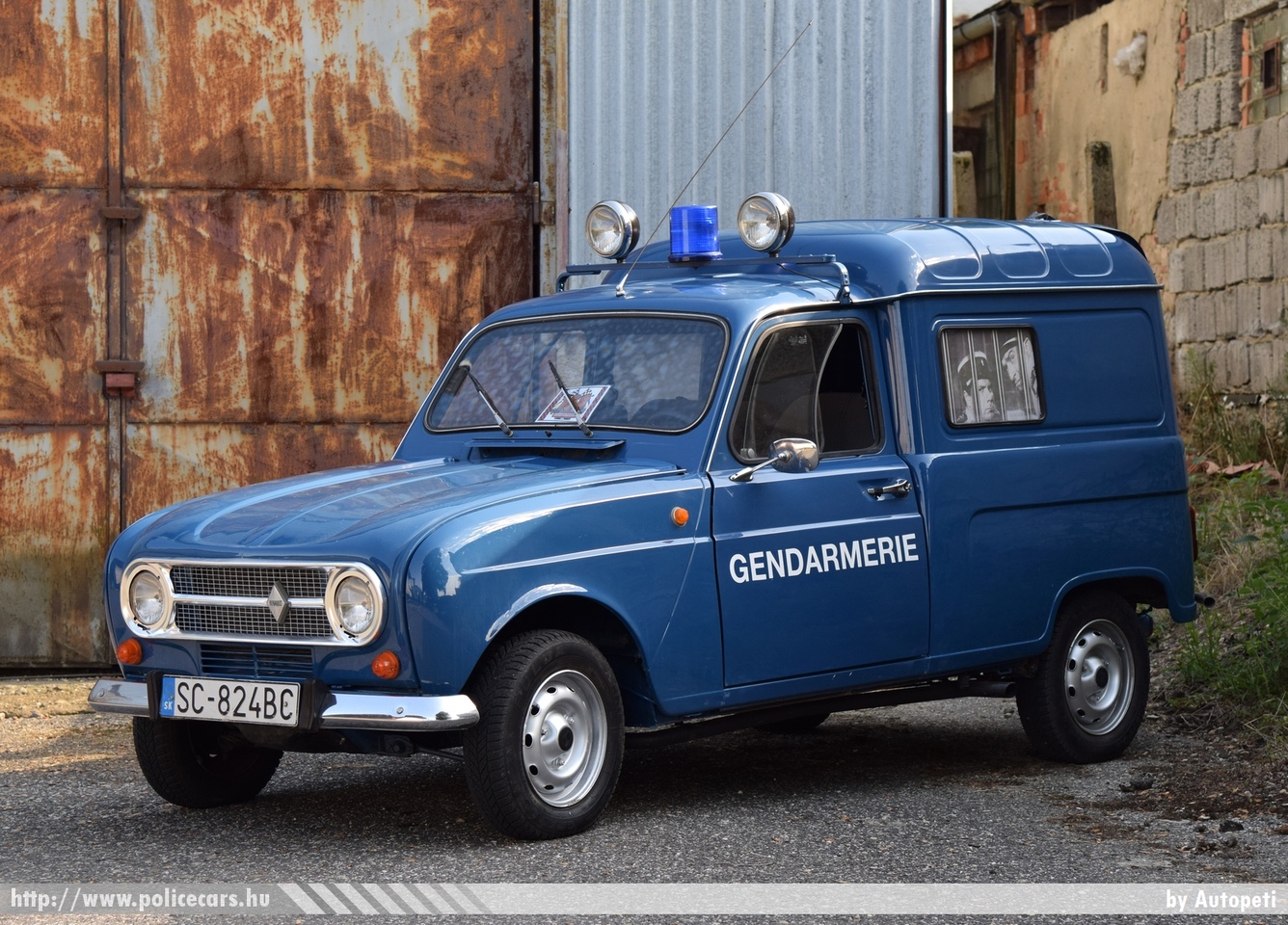 Renault R4 Fourgonnette Gendarmerie, Renault Classic Club Slovakia, fotó: Autopeti
Keywords: francia Franciaország rendőr rendőrautó rendőrség french France police policecar military katonai