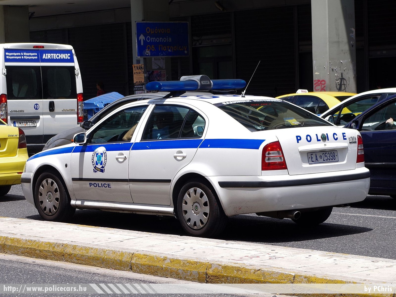 Skoda Octavia, fotó: PChris
Keywords: görög Görögország rendőr rendőrautó rendőrség Greece greek police policecar