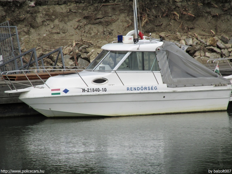 fotó: balzolt007
Keywords: hajó rendőr rendőrhajó rendőrség magyar Magyarország