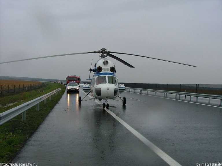 Mil Mi-2, Országos Mentõszolgálat, fotó: mátyáskirály
Keywords: helikopter mentő mentőhelikopter OMSZ magyar Magyarország