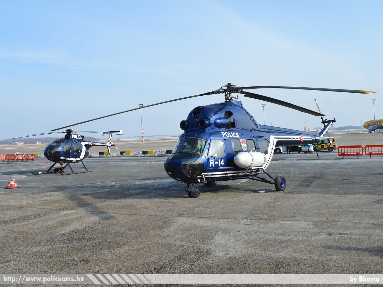 Mil Mi-2, MD-500E, fotó: Bbazsa
Keywords: rendőr rendőrhelikopter helikopter rendőrség magyar Magyarország hungarian Hungary police helicopter R-14 R504