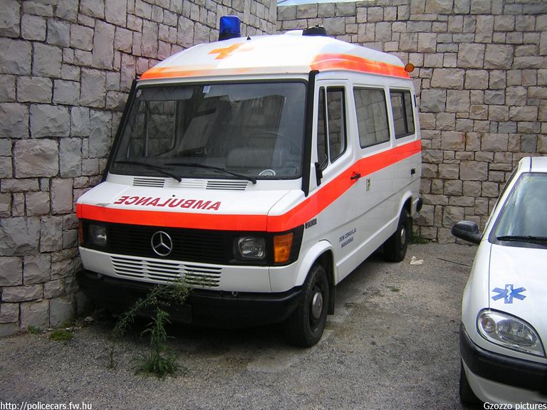 Mercedes 210, Makarska, fotó: Gzozzo pictures
Keywords: Horvátország mentő mentőautó horvát