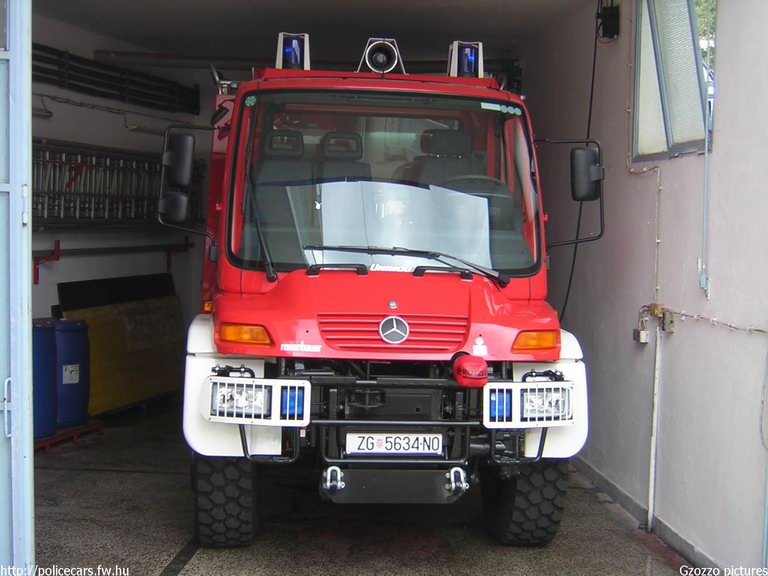 Mercedes Unimog, fotó: Gzozzo pictures
Keywords: Horvátország tûzoltóság tûzoltóautó horvát Croatia croatian firefighter firetruck fire