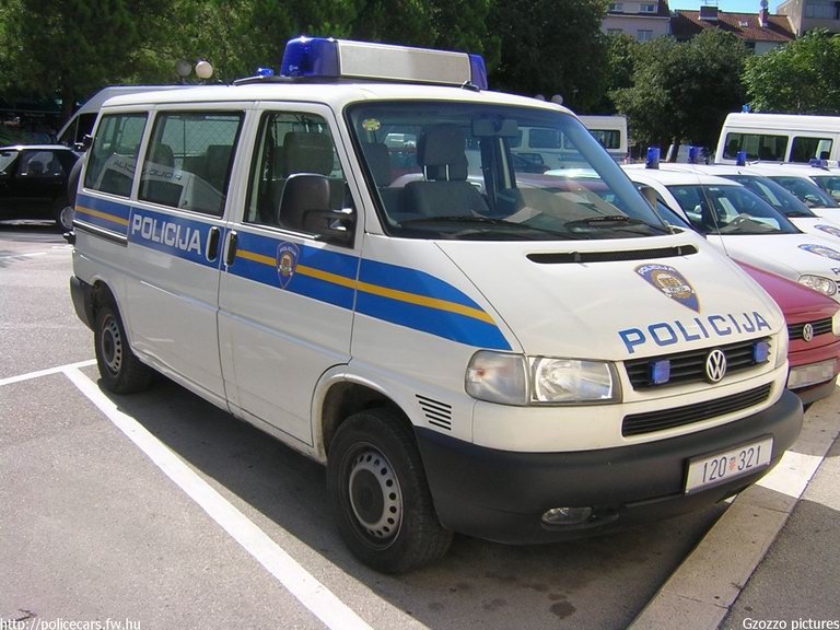 Volkswagen Transporter T4, fotó: Gzozzo pictures
Keywords: Horvátország rendőrség rendőrautó horvát rendőr policecar police Croatia croatian