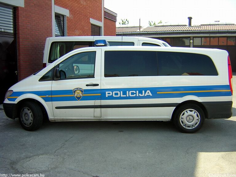 Mercedes Vito, fotó: Gzozzo pictures
Keywords: Horvátország rendőrség rendőrautó horvát rendőr policecar police Croatia croatian