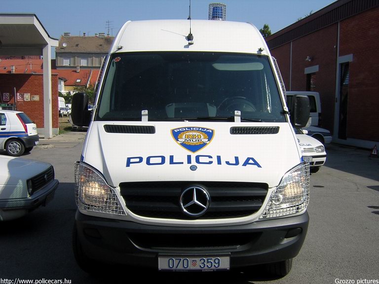 Mercedes Sprinter II, fotó: Gzozzo pictures
Keywords: Horvátország rendőrség rendőrautó horvát rendőr policecar police Croatia croatian