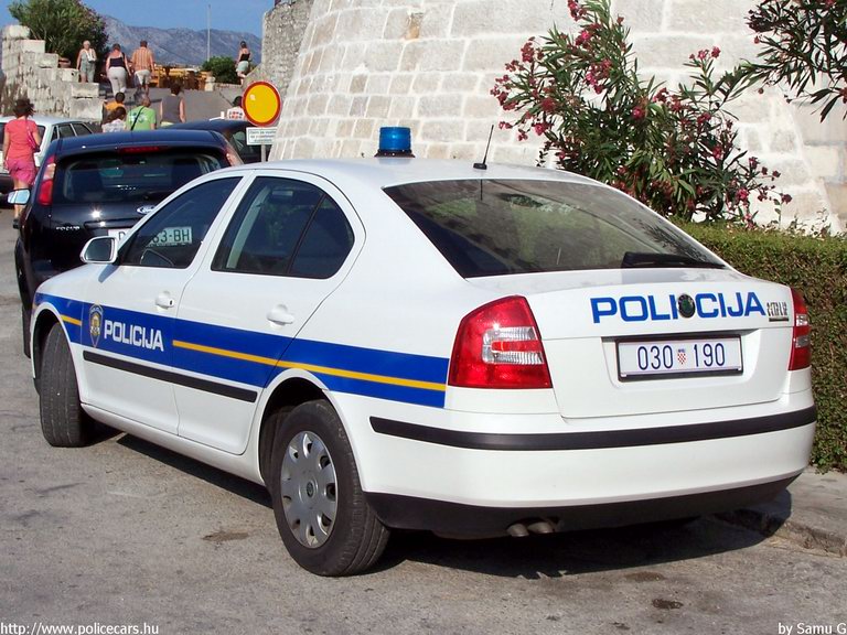 Skoda Octavia II, fotó: Samu_G
Keywords: Horvátország rendőrség rendőrautó horvát rendőr policecar police Croatia croatian
