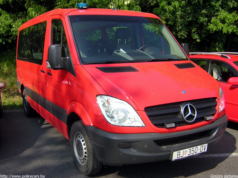 Mercedes Sprinter II, fotó: Gzozzo pictures
Keywords: Horvátország tûzoltóság tûzoltóautó horvát Croatia croatian firefighter firetruck fire