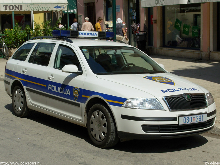 Skoda Octavia II, fotó: dénes
Keywords: Horvátország rendőrség rendőrautó horvát rendőr policecar police Croatia croatian