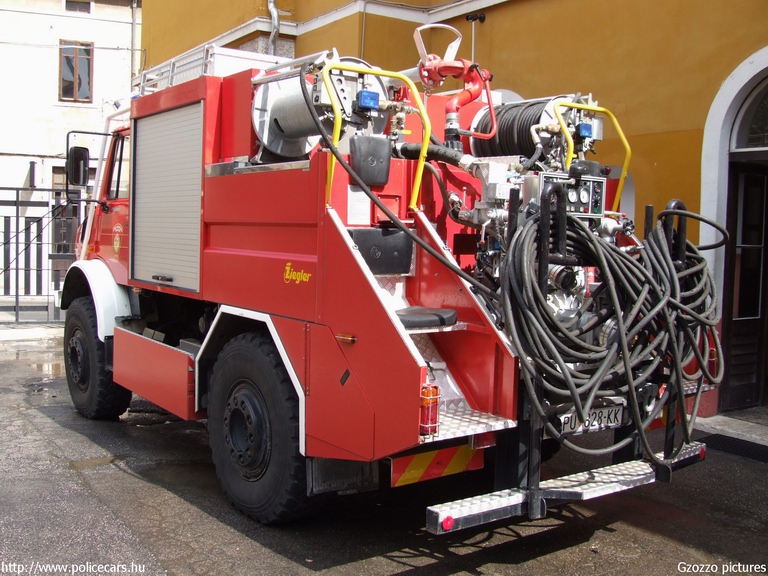 Unimog, fotó: Gzozzo pictures
Keywords: Horvátország tûzoltóság tûzoltóautó horvát Croatia croatian firefighter firetruck fire